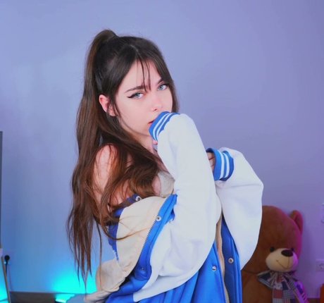 IJenz star du porno en haute qualité galerie