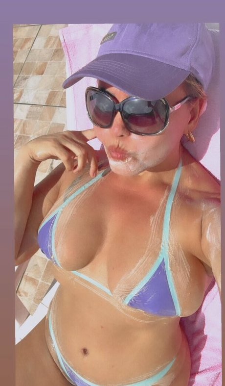 Rosangela Pantoja modèle chaud galerie