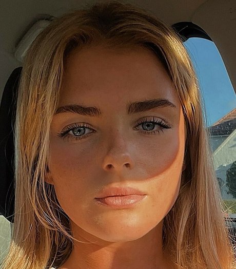 Emily Pool xxx star du porno images