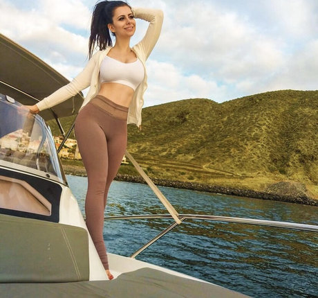 Azzyland actrice de grande qualité photo