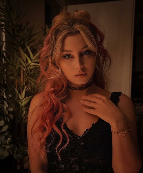 JenNyan belle star du porno image