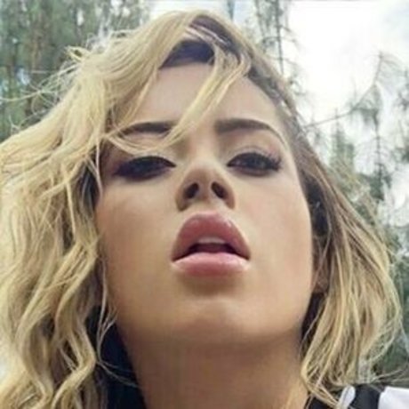 valentynaz actrice érotique des photos