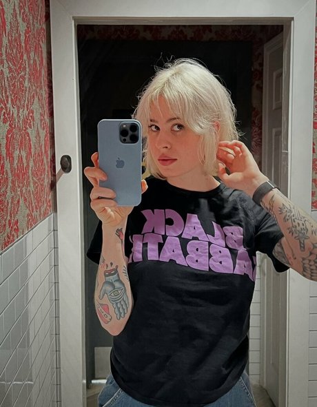 Anisa Jomha jolie star du porno archive