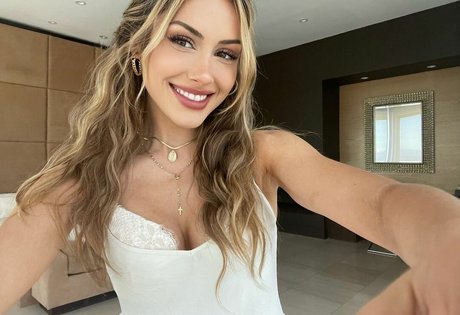 Angela Halili nus de stars du porno collection