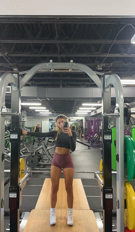 Sadie Mckenna modèle érotique archive