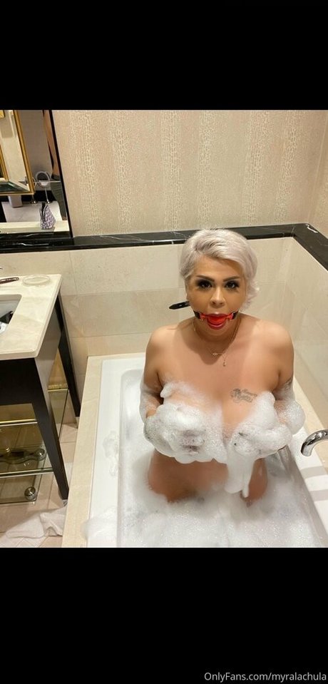 Myralachula beau modèle archive