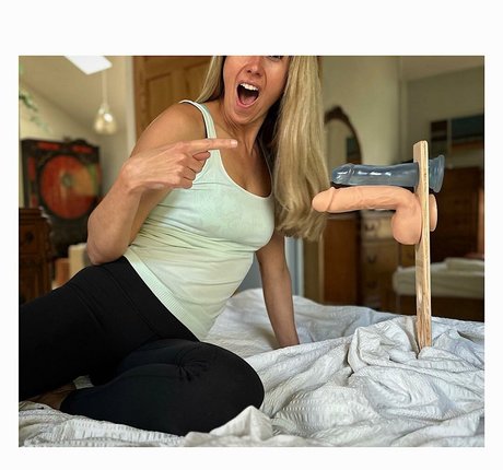 felicialovesponch modèle nu galeries