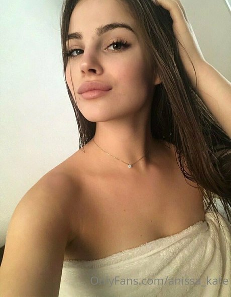 Anissa KATE étoile magnifique photos