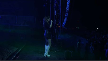 Lauren Mayberry modèle de haute qualité galerie