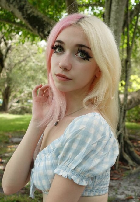 Iluvmeww modèle érotique des photos