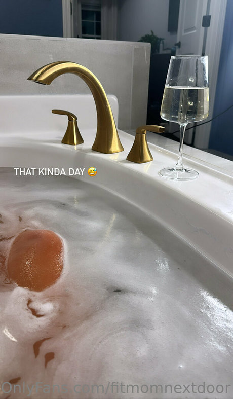 fitmomnextdoor belle actrice image