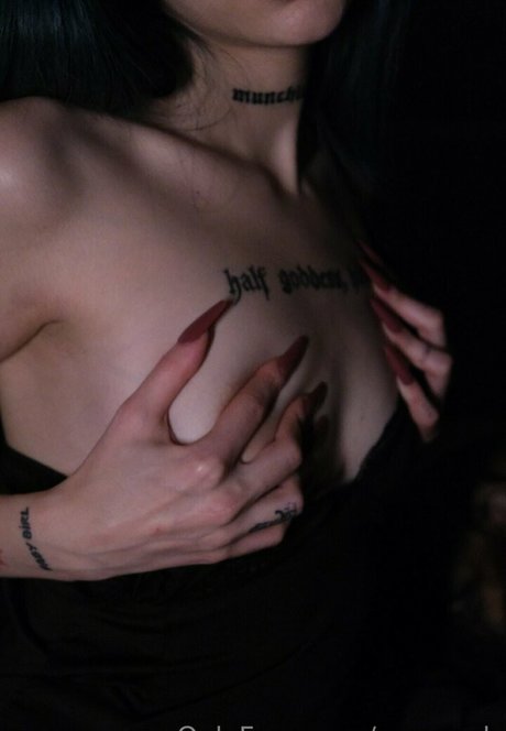 u munch actrice hd img