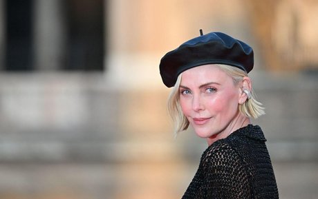 Charlize Theron star du porno de haute qualité images