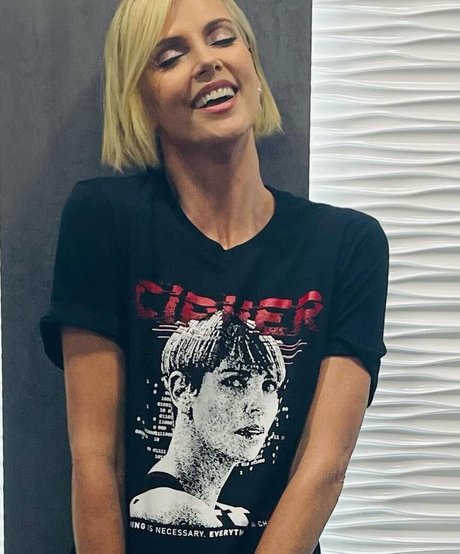 Charlize Theron étoile érotique galerie