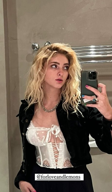 Willow Shields haut de star du porno galeries