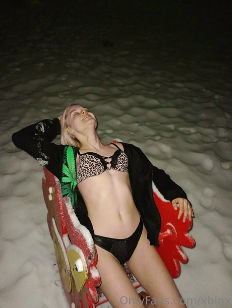 Annika Kuklase jolie star du porno des photos