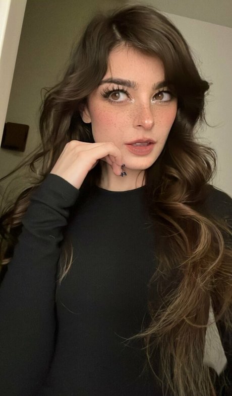 Aruuu actrice xxx galerie