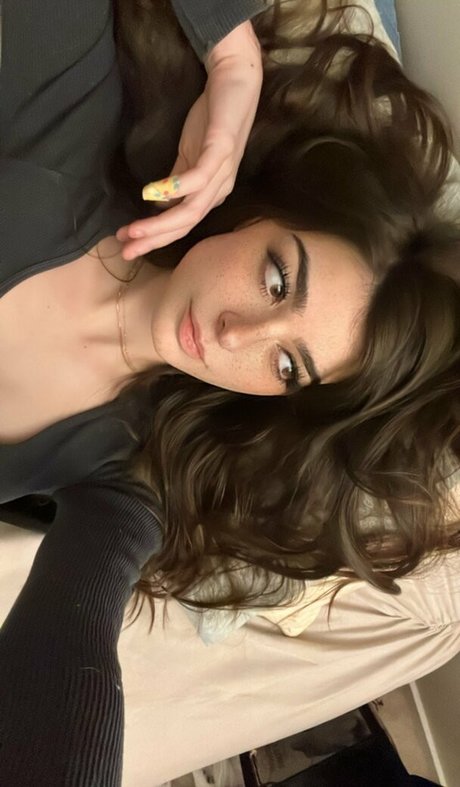 Aruuu jolie actrice des photos