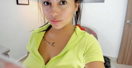 MissNiley star du porno belle image