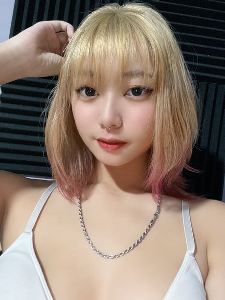 Kkaiyatoast beau modèle archive