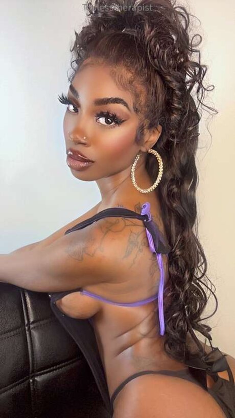 Toplesstherapist actrice hd collection