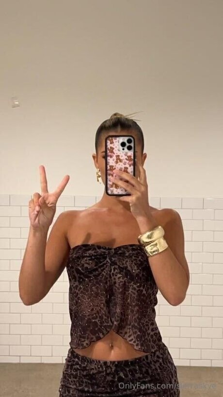 Sierraskye actrice chaude photos