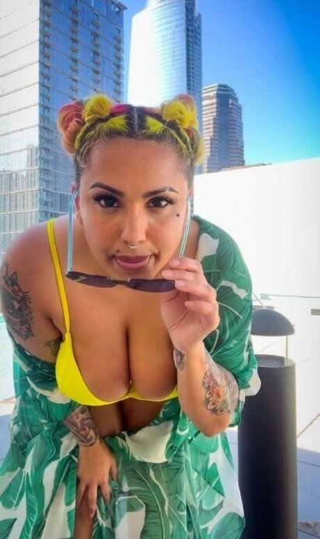 TheZombiUnicorn actrice artistique des photos