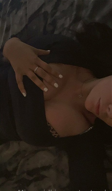 Mirrorgirlkim jolie star du porno archive