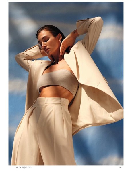 Lorena Rae nus étoiles galerie