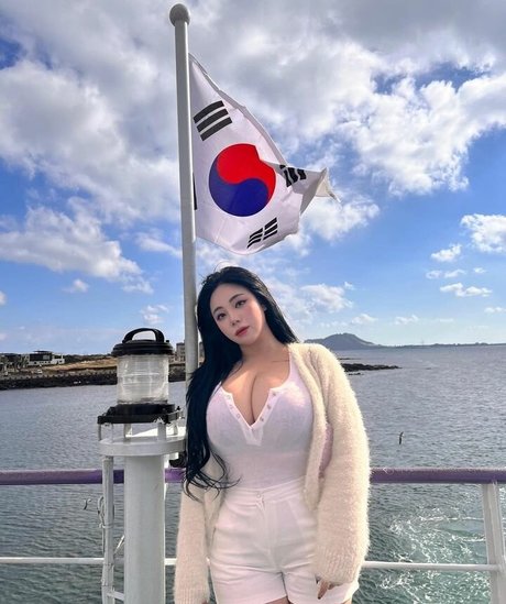 Jung Hye Bin modèle érotique photos