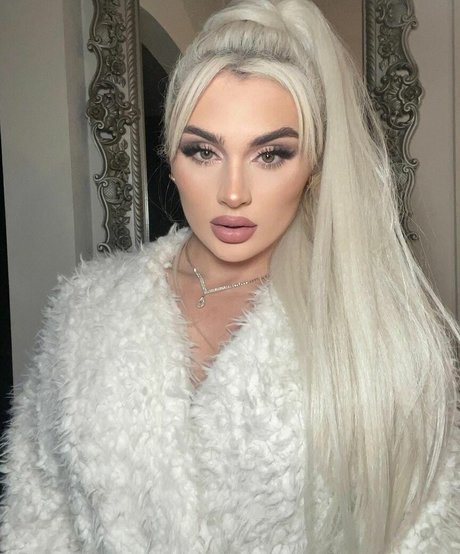 Tiffany Stratton star du porno exclusive galerie