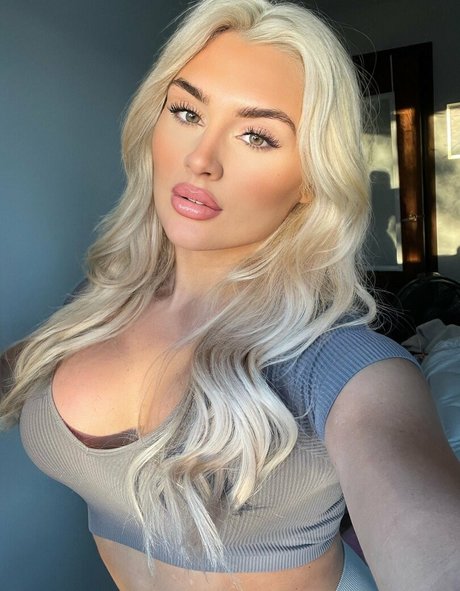 Tiffany Stratton star du porno gratuit img