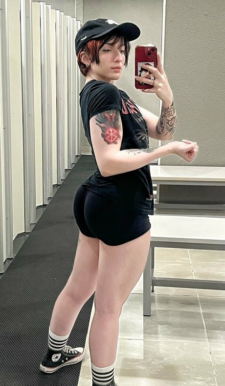 Akemy Sama haut de star du porno des photos