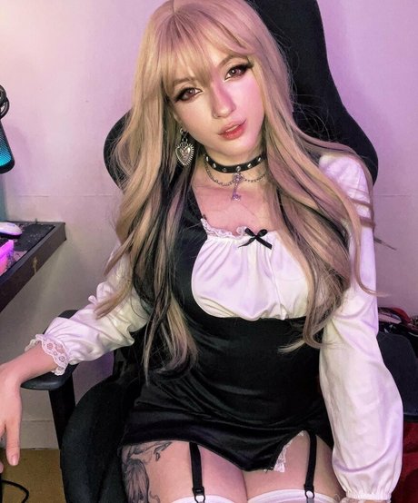 Akemy Sama belle star du porno collection