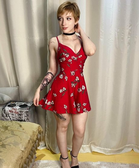 Akemy Sama modèle porno images