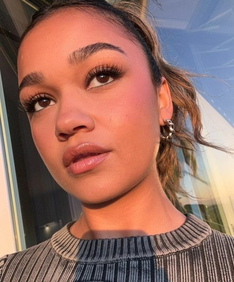 Madison Bailey star du porno belle galeries