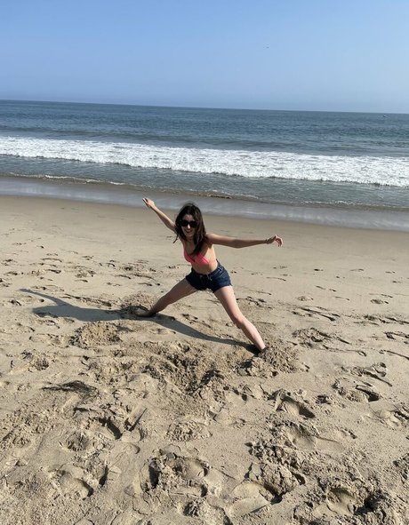 Laura Marano art étoile photos