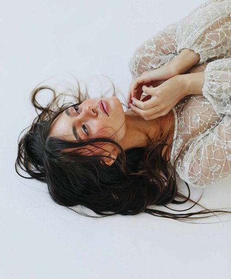 milf aux cheveux noirs onlyfans pornographique hd image