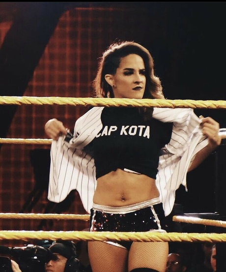 Dakota Kai star du porno en haute qualité photos