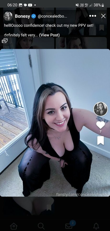 ConcealedBones belle actrice des photos