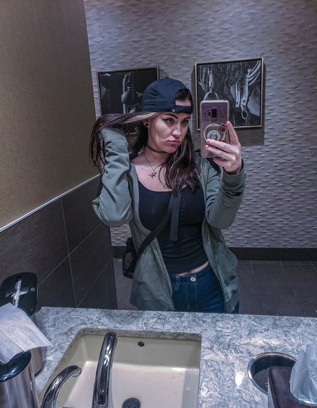 ConcealedBones modèle nu galerie