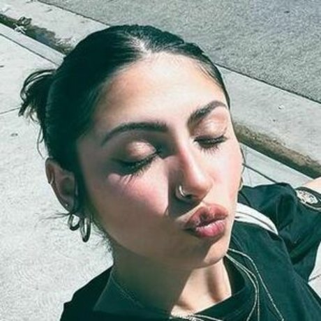 Alondra Delgado art star du porno photos