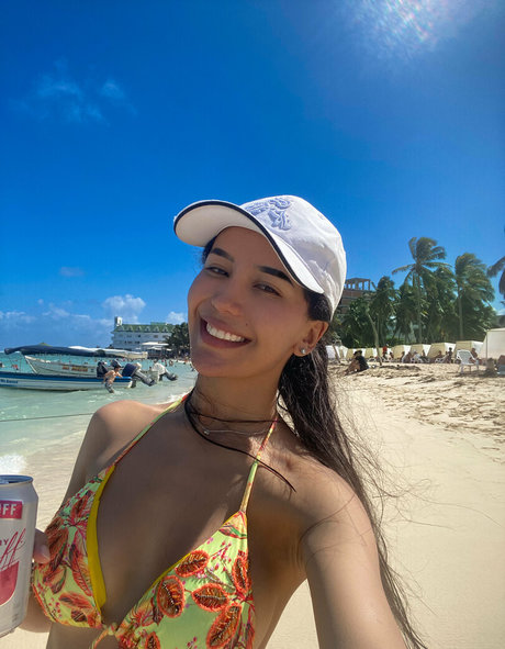 chatte chauve onlyfans xxx sexy images