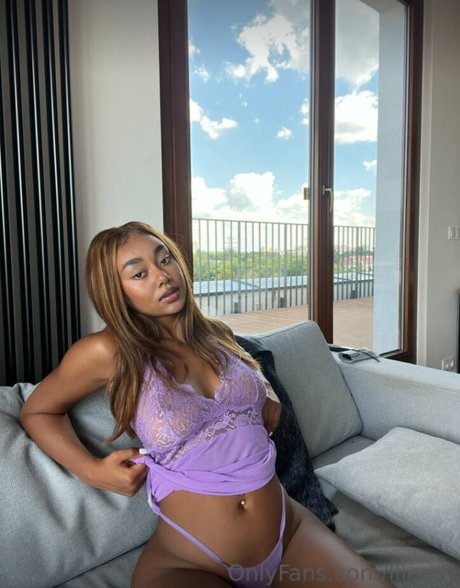 Elizabeth Anorue modèle artistique galerie