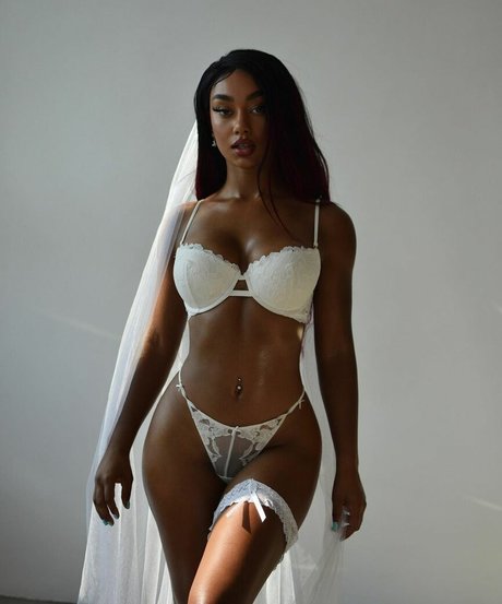 Elizabeth Anorue belle star du porno photos