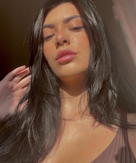 Olivia Forsbrook modèle sexy images