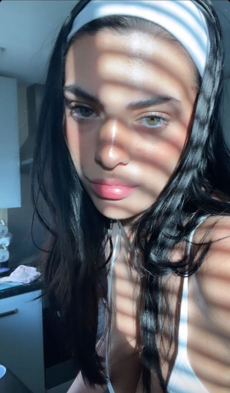 Olivia Forsbrook modèle nu galerie