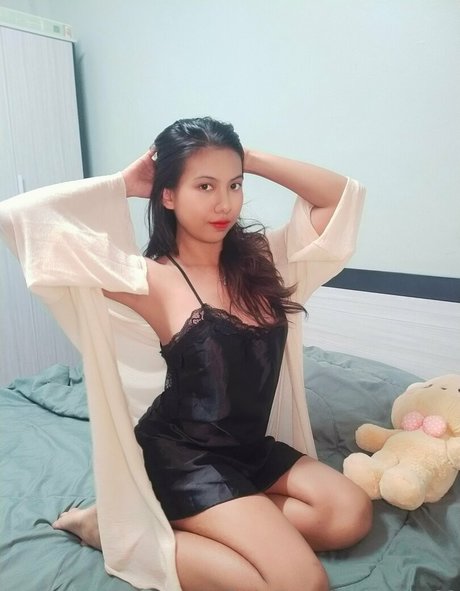 ploy69 actrice nue galeries