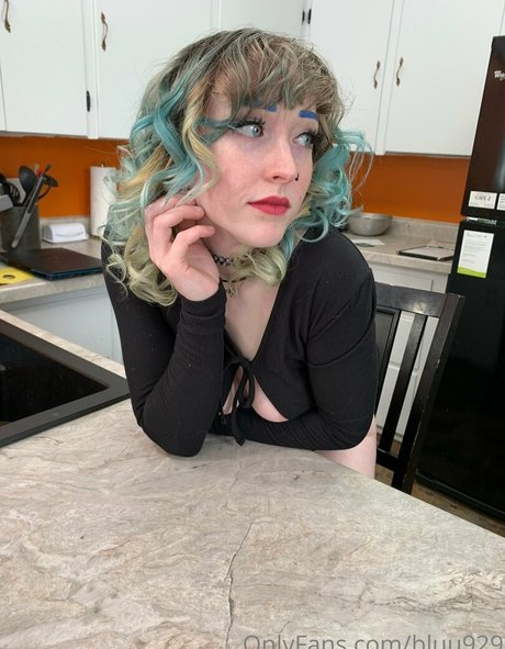 bluu929 modèles nus des photos