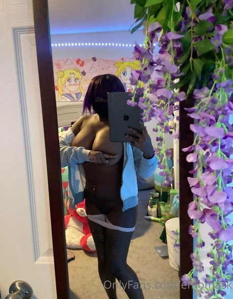 emomask modèle xxx galeries